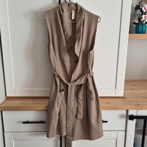 💙Sleeveless Drape Front Belted Vest in Taupe